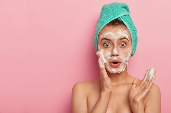 Lavar tu cara, lo básico en tu rutina de skincare